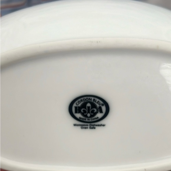 Bia Cordon Bleu Gravy Boat 32 oz Microwave, Dishwasher and Oven Safe White Gloss - Picture 2 of 5